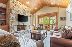 KBM Resorts: TPC-301C Fantastic 1 level-3Bdrm walk to Main and Town Lift AC